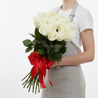 15 белых роз