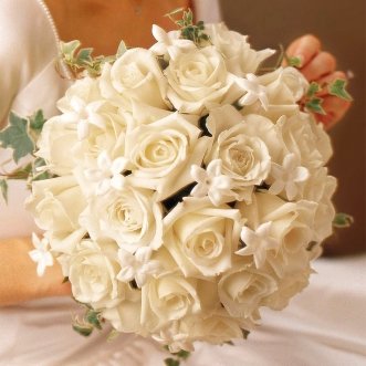 Букет невесты из кенийских роз «Светлая жизнь»