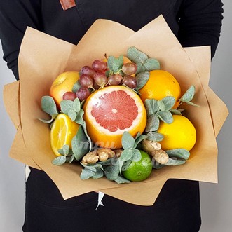 Букет из цитрусов и яблок