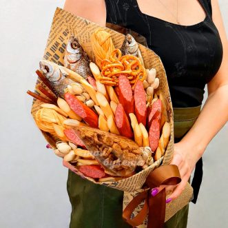 Букет сырных палочек, колбасок и рыбы Букет сырных палочек, колбасок и рыбы