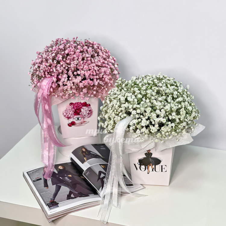 Композиция на 8 марта из гипсофилы