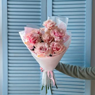 Букет из 7 французских роз Пинк Мондиаль